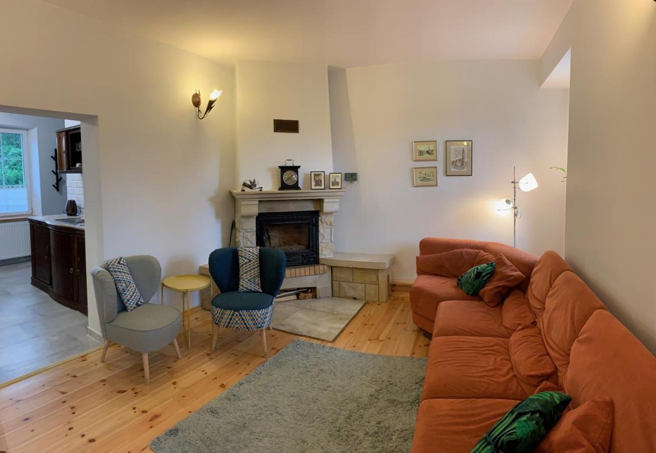 Stara Szkola Debowy Gaj The Old School Debowy Gaj Bed & Breakfast Lwowek Slaski Bagian luar foto